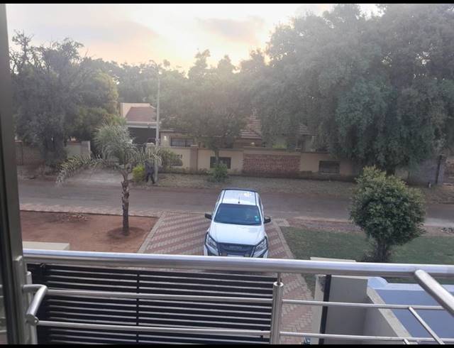 4 BEDROOM HOUSE FOR SALE IN DAWN PARK EXT